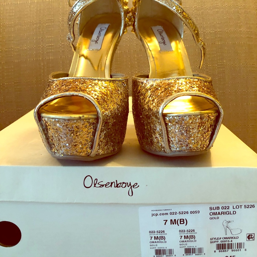 Olsenboye Gold Heels w/ spikes Sz 7